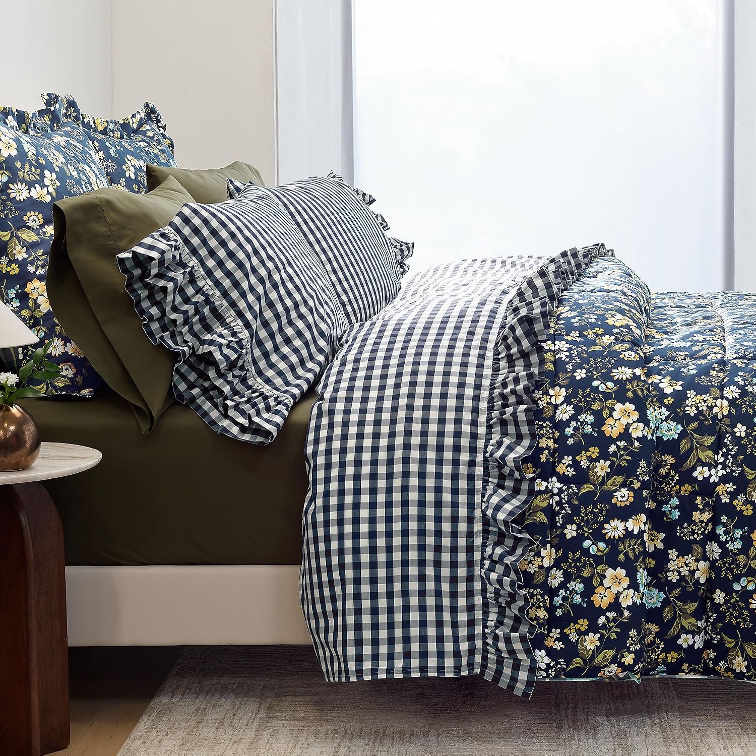 image:imageLands End 300 Thread Count Cotton Smooth Percale Printed Comforter King Radiant Navy FloralRadiant Navy Floral