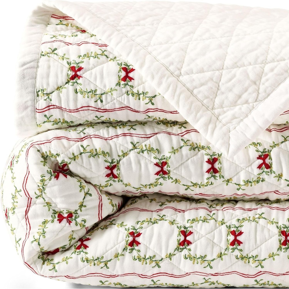 image:imageLands End Embroidered Diamond Double Voile Quilt Twin Antique NavyHoliday WreathsIvory